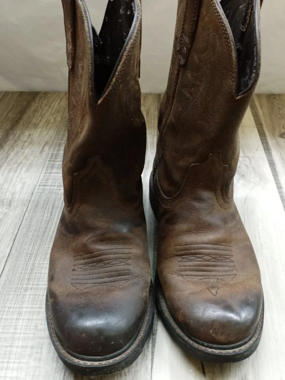ARIAT 9.5 EE Men's Boots No Lace